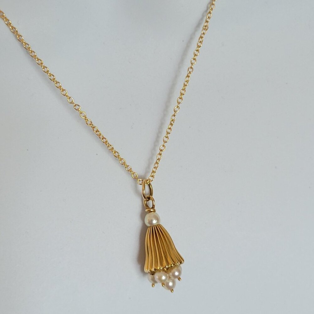 14K Textured Three Dimensional Bell Charm Pendant Dangle Cluster Of Six Pearls